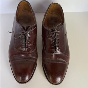 Johnston and Murphy men’s size 10 Optima Oxford, 100% leather lace up cap toe.